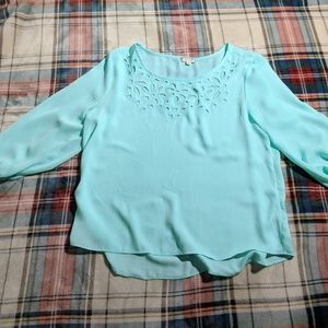 Beautiful dressy shirt.